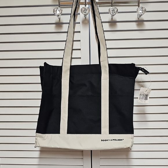 Books-A-Million Handbags - NWT Vintage Black and Cream Canvas Books-A-Million With Zipper & Pockets